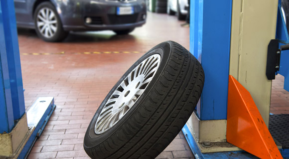 Is a spare tyre better than run-flats?